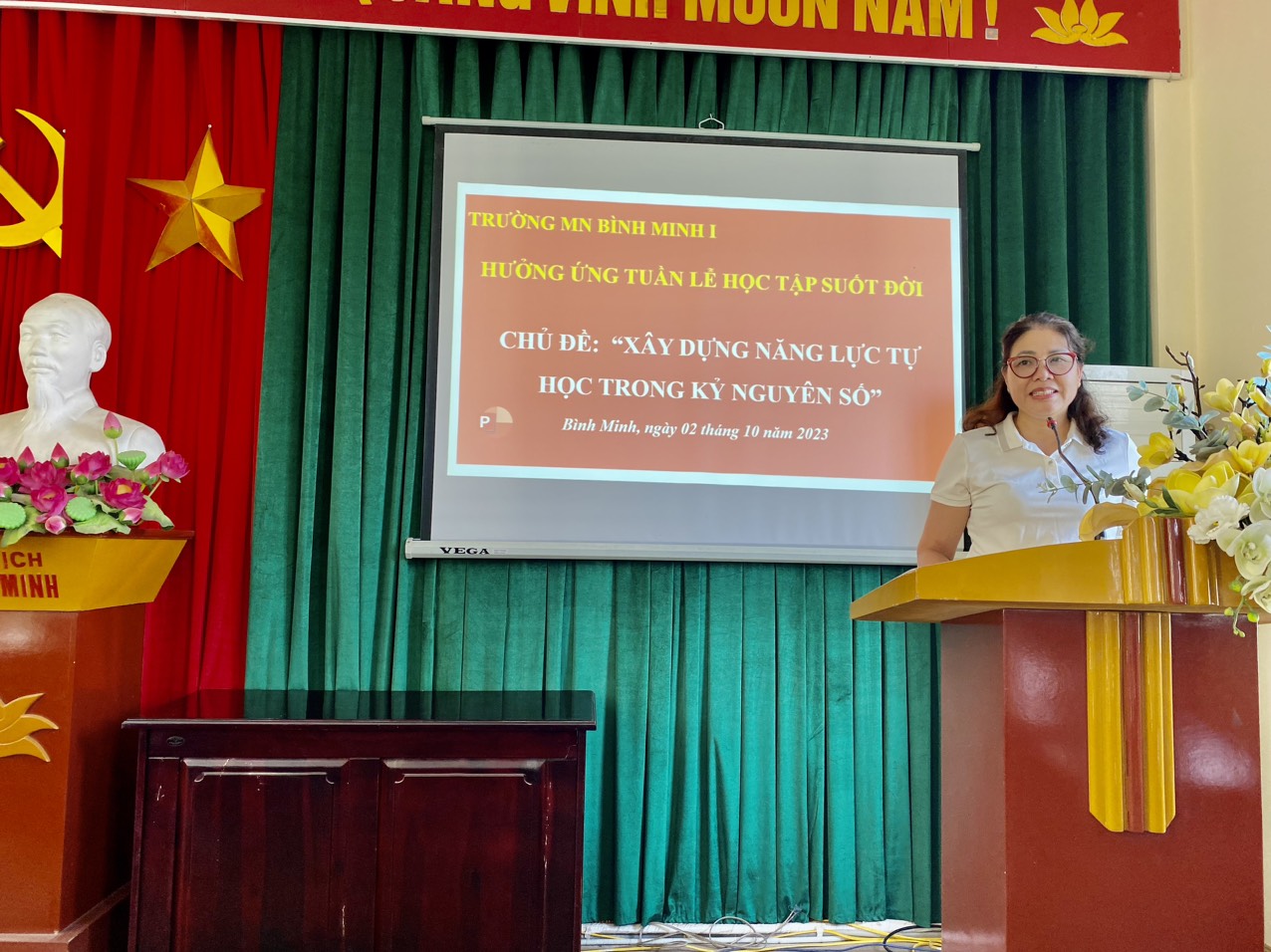 Đ/c Phạm Thị Linh - Bí thư chi bộ - Hiệu trưởng phát động hưởng ứng tuần lễ học tập suốt đời năm 2023